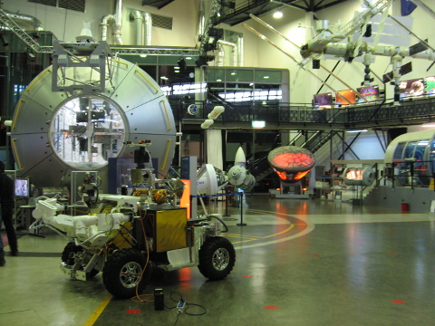 Blick ins Raumfahrtmuseum im Erasmus-Gebäude (ESTEC)