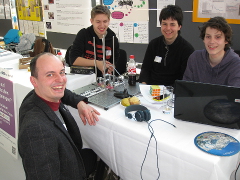 Herr Dr. Ebert mit älteren Schülern