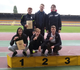 Gruppenfoto des Jungs-Staffelteams