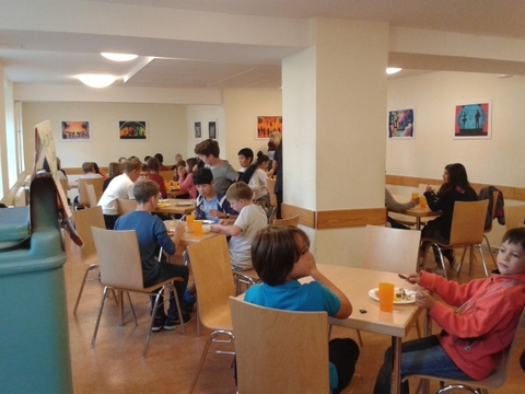 Einer der zwei Essensräume Essensbereich