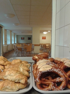 Brezeln und Croissants Brezeln vor dem ersten Essensraum