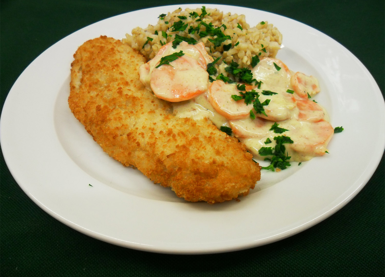 Gebratener Seelachs mit Möhren in Soße und Vollkornreis Gebratener Seelachs mit Möhren in Soße und Vollkornreis