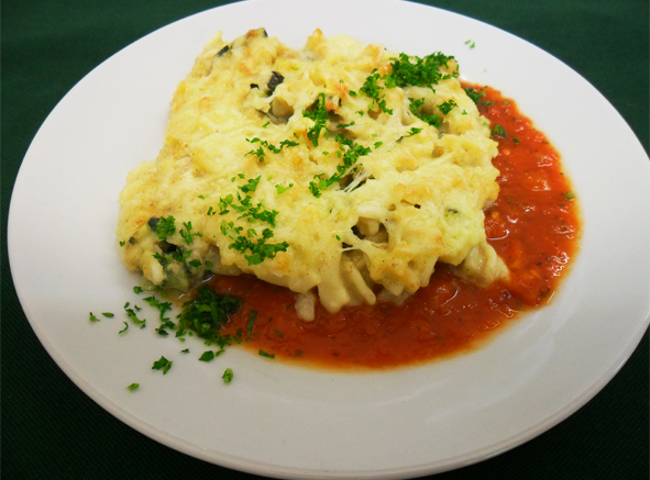 Nudel-Zuchini-Auflauf mit Tomaten-Basilikum-Soße Nudel-Zuchini-Auflauf mit Tomaten-Basilikum-Soße