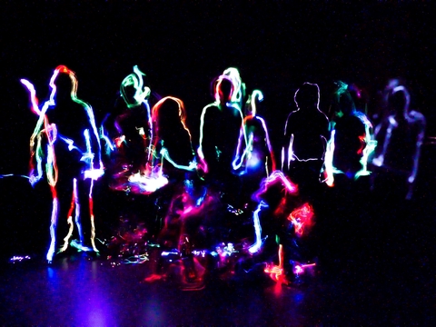 Gruppenfoto der Elektromädchen mit Lightpainting