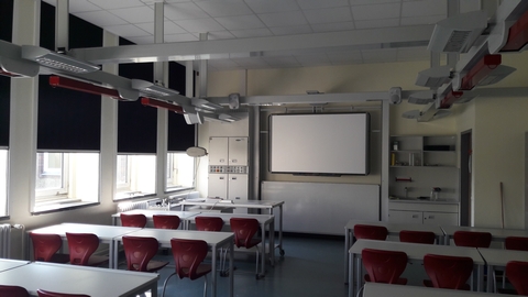 Physik-Raum mit Smartboard