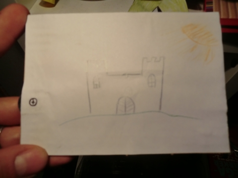 Die Vorderseite einer leuchtenden Postkarte im Hellen und Dunklen