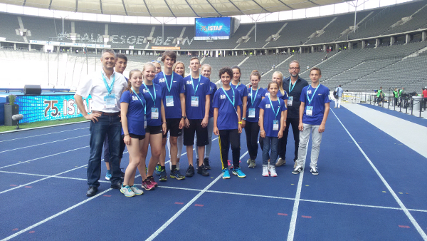 Gruppenfoto der ISTAF-Helfer des Herder-Gymnasiums